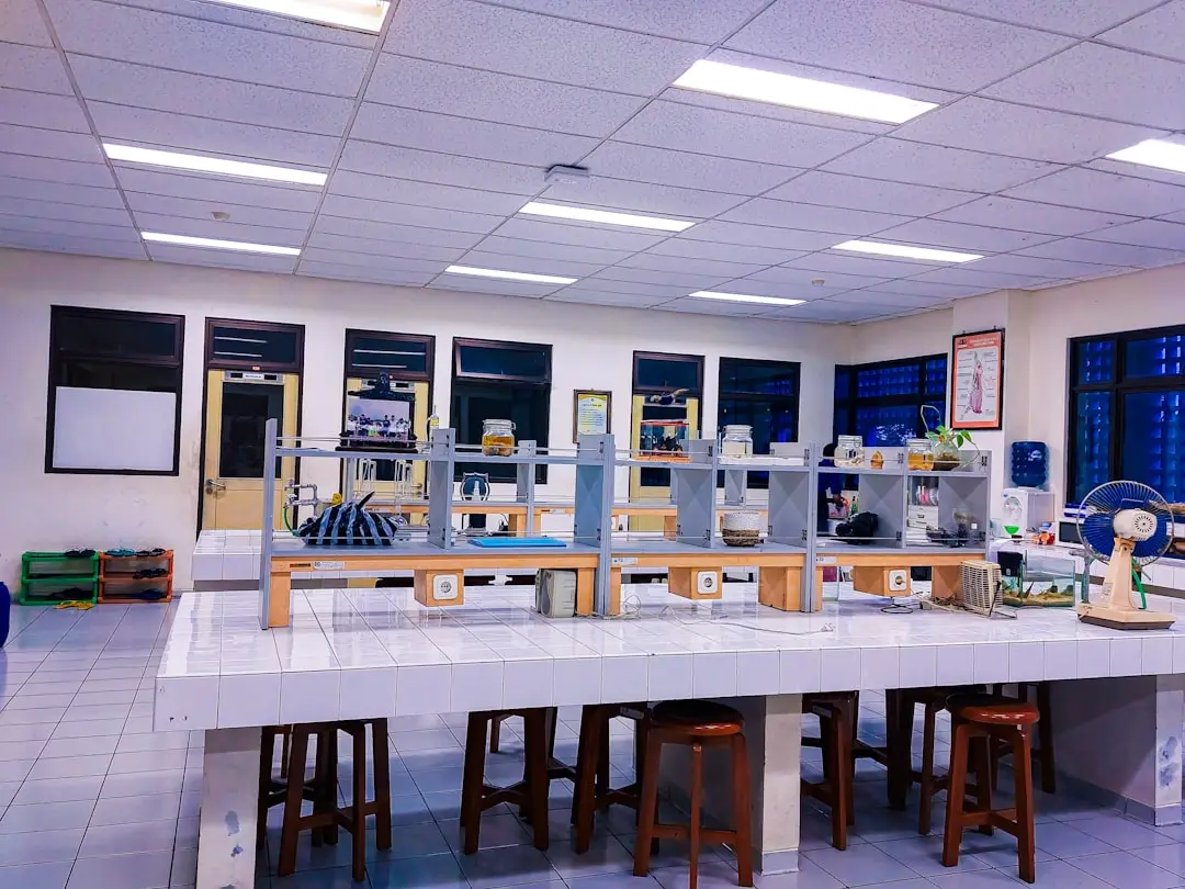 橱衣柜设计中的空间动线优化与人体工学应用